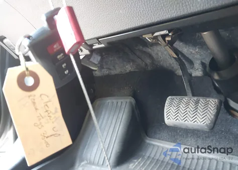 2018 Toyota Rav4 Xle z USA, uszkodzony, nr VIN JTMRFREV8JJ235515